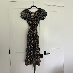 Bell flutter sleeve tie dress